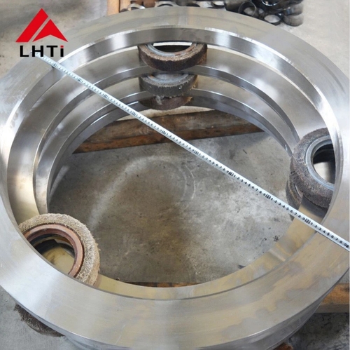 Últimas noticias de la empresa sobre LHTI Anillo de titanio de gran tamaño personalizado por clientes alemanes